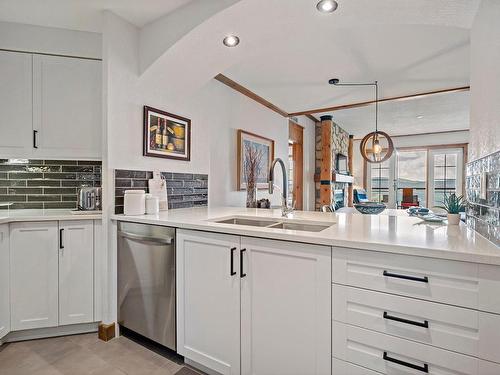 Cuisine - 6-170 Ch. Des Sous-Bois, Mont-Tremblant, QC - Indoor Photo Showing Kitchen With Double Sink