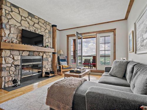 Salon - 6-170 Ch. Des Sous-Bois, Mont-Tremblant, QC - Indoor Photo Showing Living Room With Fireplace