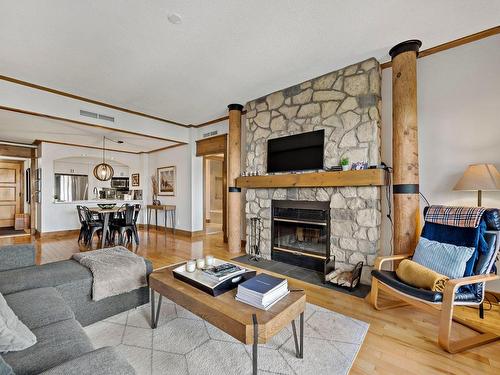 Salon - 6-170 Ch. Des Sous-Bois, Mont-Tremblant, QC - Indoor Photo Showing Living Room With Fireplace