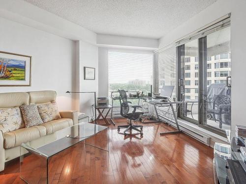 Living room - 807-300 Av. Des Sommets, Montréal (Verdun/Île-Des-Soeurs), QC - Indoor Photo Showing Other Room