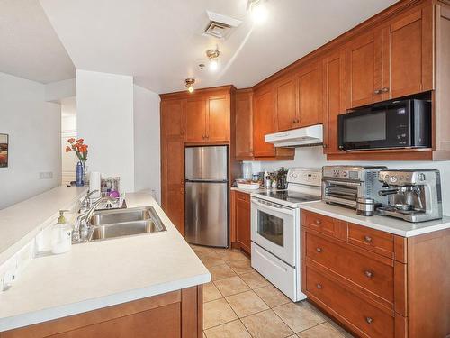 Cuisine - 807-300 Av. Des Sommets, Montréal (Verdun/Île-Des-Soeurs), QC - Indoor Photo Showing Kitchen With Double Sink