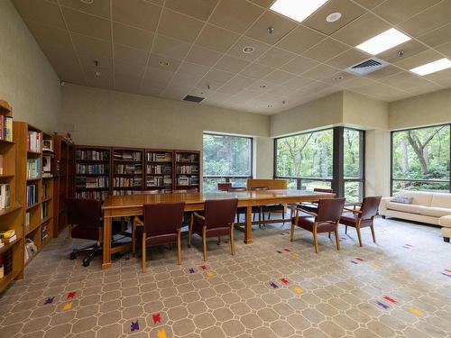 BibliothÃ¨que - 816-3577 Av. Atwater, Montréal (Ville-Marie), QC - Indoor Photo Showing Office