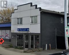 1560 MAIN STREET  North Vancouver, BC V7J 1E2