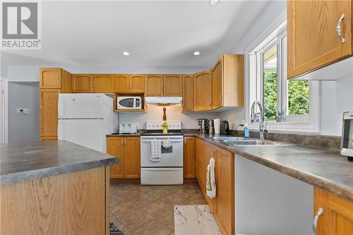 197 Market Street, Pembroke, ON - Indoor Photo Showing Kitchen With Double Sink