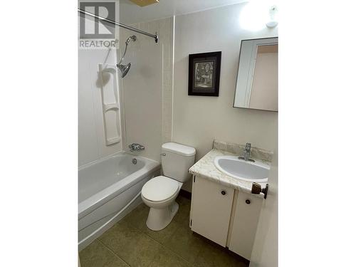 212 Spieker Avenue Unit# 205, Tumbler Ridge, BC - Indoor Photo Showing Bathroom