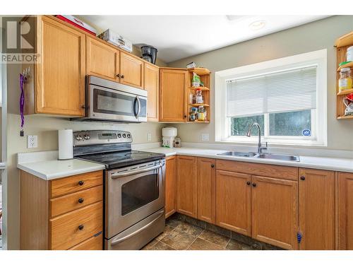 483 Parfitt Court, Kelowna, BC - Indoor Photo Showing Kitchen With Double Sink