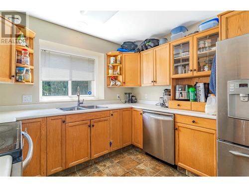 483 Parfitt Court, Kelowna, BC - Indoor Photo Showing Kitchen With Double Sink