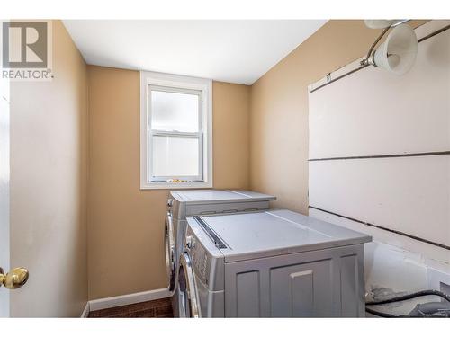 483 Parfitt Court, Kelowna, BC - Indoor Photo Showing Laundry Room