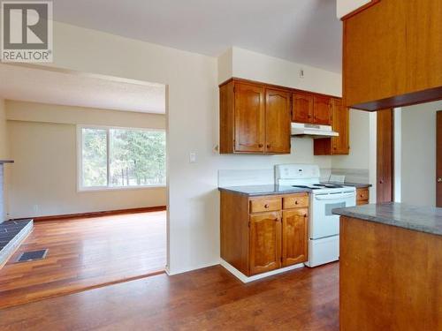 5201 Manson Ave, Powell River, BC - Indoor Photo Showing Kitchen