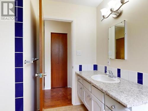 5201 Manson Ave, Powell River, BC - Indoor Photo Showing Bathroom