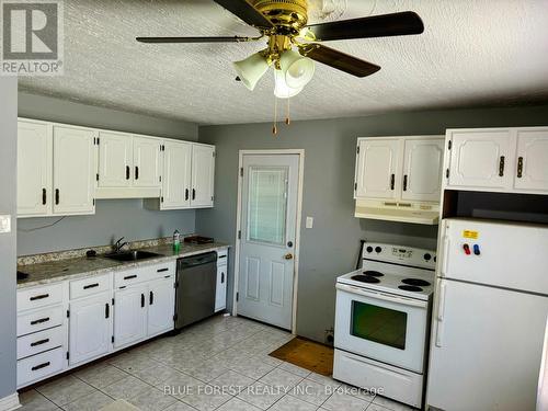 23 Giles Street, London, ON - Indoor Photo Showing Kitchen