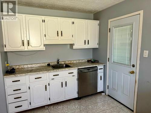 23 Giles Street, London, ON - Indoor Photo Showing Kitchen