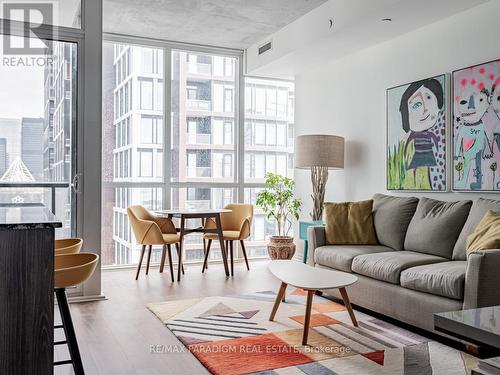 3704 - 88 Blue Jays Way, Toronto (Waterfront Communities), ON - Indoor Photo Showing Living Room