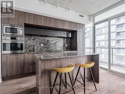 3704 - 88 Blue Jays Way, Toronto (Waterfront Communities), ON - Indoor Photo Showing Kitchen With Upgraded Kitchen