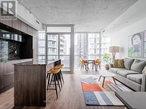 3704 - 88 Blue Jays Way, Toronto (Waterfront Communities), ON - Indoor Photo Showing Living Room