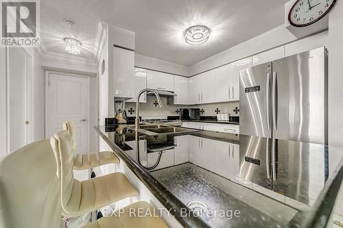 615 - 29 Northern Heights Drive, Richmond Hill (Langstaff), ON - Indoor Photo Showing Kitchen With Double Sink