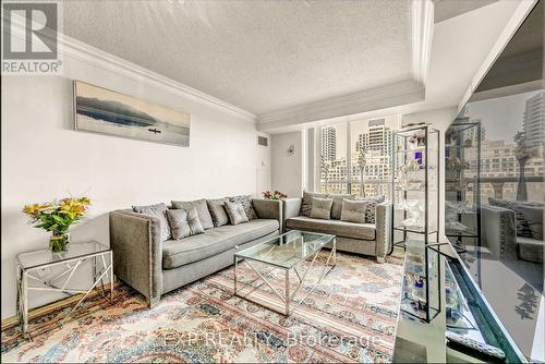 615 - 29 Northern Heights Drive, Richmond Hill (Langstaff), ON - Indoor Photo Showing Living Room