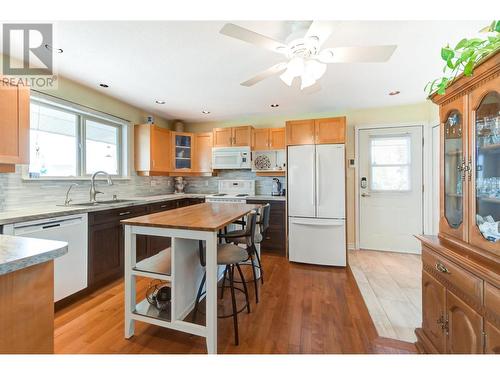 6150 Davies Crescent, Peachland, BC - Indoor Photo Showing Kitchen