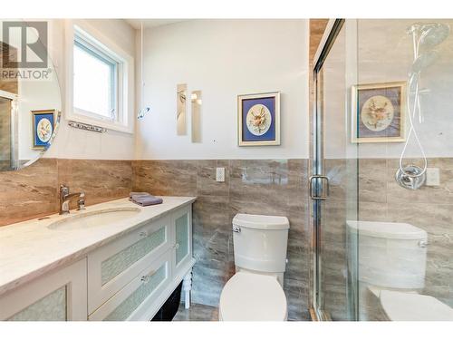 6150 Davies Crescent, Peachland, BC - Indoor Photo Showing Bathroom