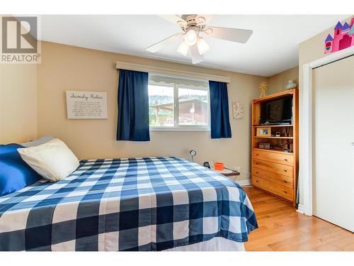 6150 Davies Crescent, Peachland, BC - Indoor Photo Showing Bedroom