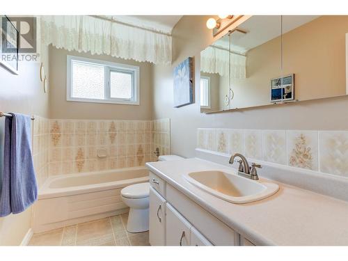 6150 Davies Crescent, Peachland, BC - Indoor Photo Showing Bathroom