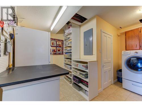 6150 Davies Crescent, Peachland, BC - Indoor Photo Showing Laundry Room