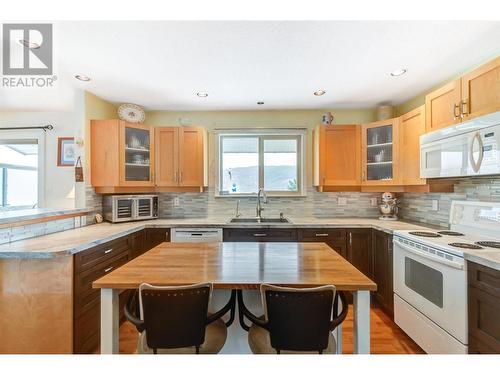 6150 Davies Crescent, Peachland, BC - Indoor Photo Showing Kitchen