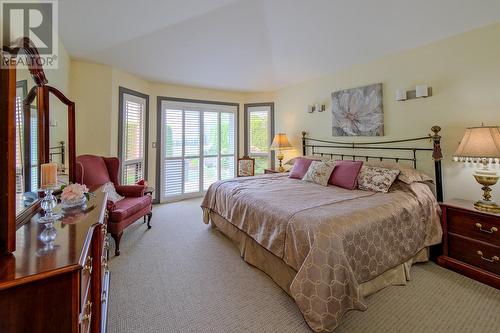 4008 Gallaghers Terrace, Kelowna, BC - Indoor Photo Showing Bedroom