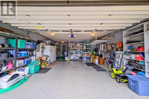 4008 Gallaghers Terrace, Kelowna, BC - Indoor Photo Showing Garage