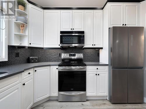 7701 Okanagan Landing Road Unit# 4, Vernon, BC - Indoor Photo Showing Kitchen