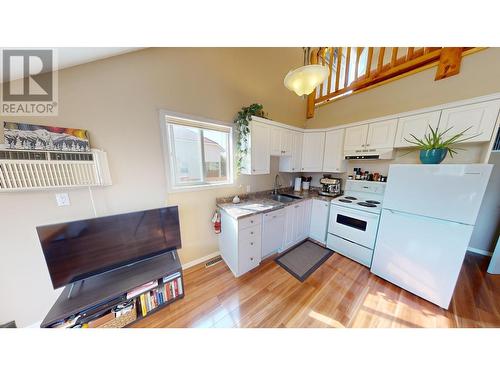 400 Riverside Way Unit# 439, Fernie, BC - Indoor Photo Showing Kitchen