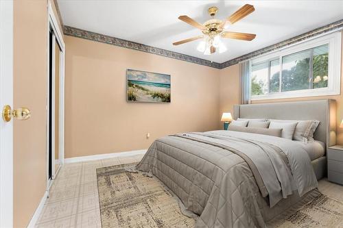 420 West 5Th Street, Hamilton, ON - Indoor Photo Showing Bedroom