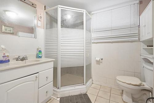 420 West 5Th Street, Hamilton, ON - Indoor Photo Showing Bathroom