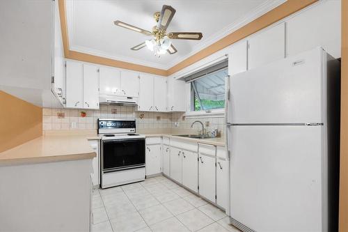 420 West 5Th Street, Hamilton, ON - Indoor Photo Showing Kitchen