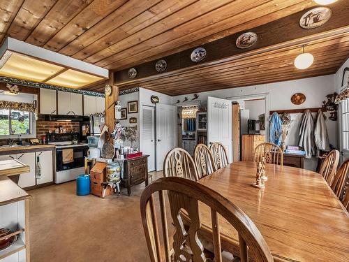 4388 Meadow Creek Road, Kamloops, BC - Indoor Photo Showing Dining Room