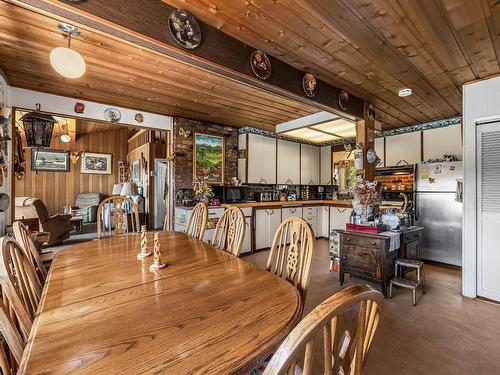 4388 Meadow Creek Road, Kamloops, BC - Indoor Photo Showing Dining Room