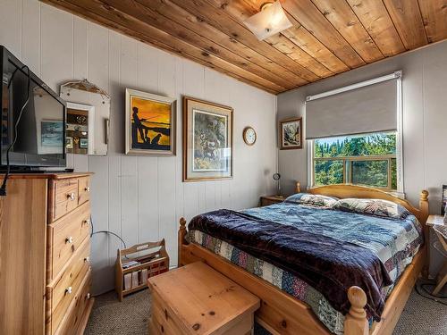 4388 Meadow Creek Road, Kamloops, BC - Indoor Photo Showing Bedroom