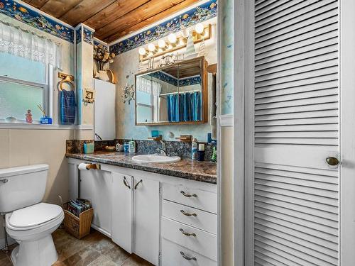 4388 Meadow Creek Road, Kamloops, BC - Indoor Photo Showing Bathroom