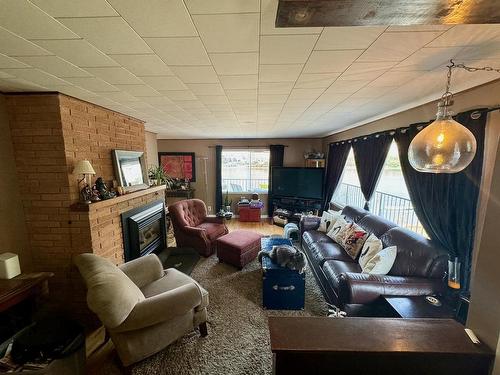 20 Skelly Road, Kamloops, BC - Indoor Photo Showing Living Room With Fireplace