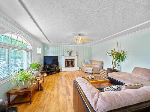 1501 Houston Street, Merritt, BC - Indoor Photo Showing Living Room With Fireplace