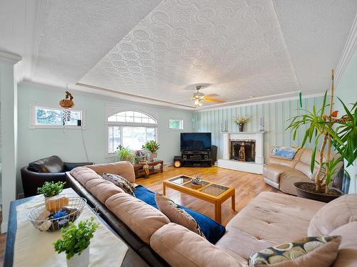 1501 Houston Street, Merritt, BC - Indoor Photo Showing Living Room With Fireplace