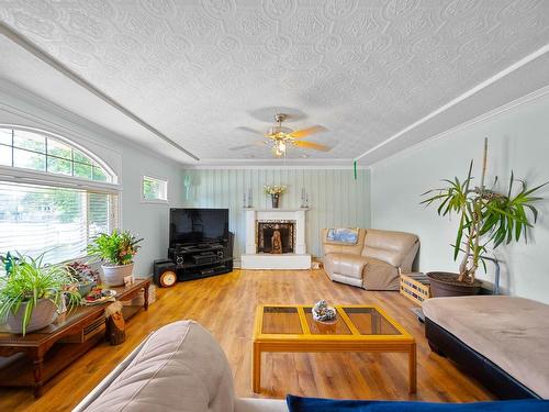 1501 Houston Street, Merritt, BC - Indoor Photo Showing Living Room With Fireplace