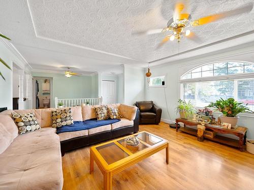 1501 Houston Street, Merritt, BC - Indoor Photo Showing Living Room