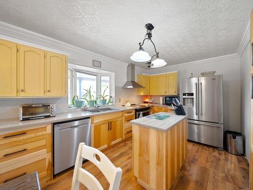 1501 Houston Street, Merritt, BC - Indoor Photo Showing Kitchen With Double Sink