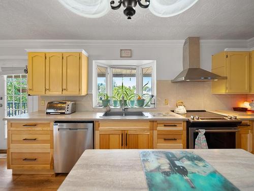 1501 Houston Street, Merritt, BC - Indoor Photo Showing Kitchen