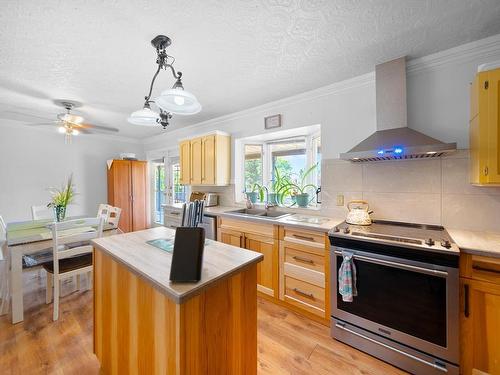 1501 Houston Street, Merritt, BC - Indoor Photo Showing Kitchen With Double Sink