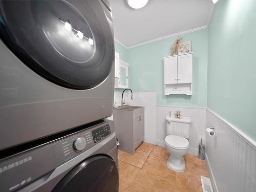 1501 Houston Street, Merritt, BC - Indoor Photo Showing Laundry Room