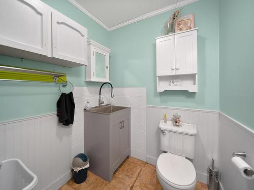 1501 Houston Street, Merritt, BC - Indoor Photo Showing Bathroom