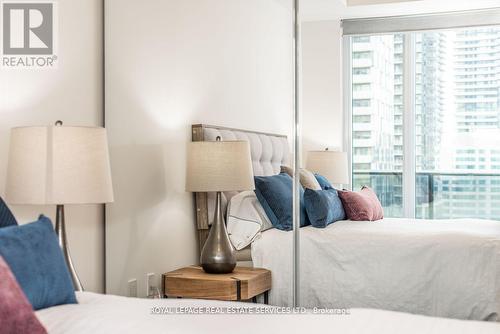 2116 - 330 Richmond Street W, Toronto (Waterfront Communities), ON - Indoor Photo Showing Bedroom