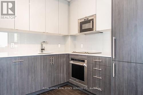 2116 - 330 Richmond Street W, Toronto (Waterfront Communities), ON - Indoor Photo Showing Kitchen With Upgraded Kitchen